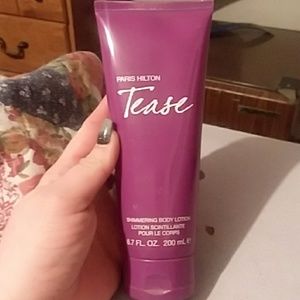 Paris hilton tease shimmering body lotion